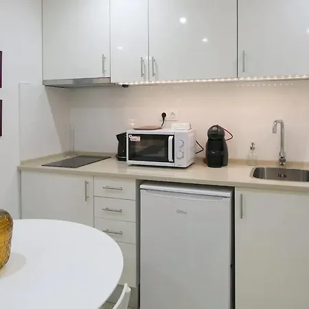 Center - Subway Nearby *