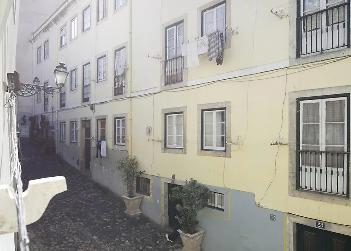 Center - Subway Nearby *