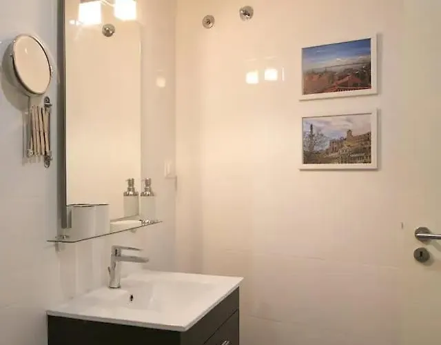 Center - Subway Nearby