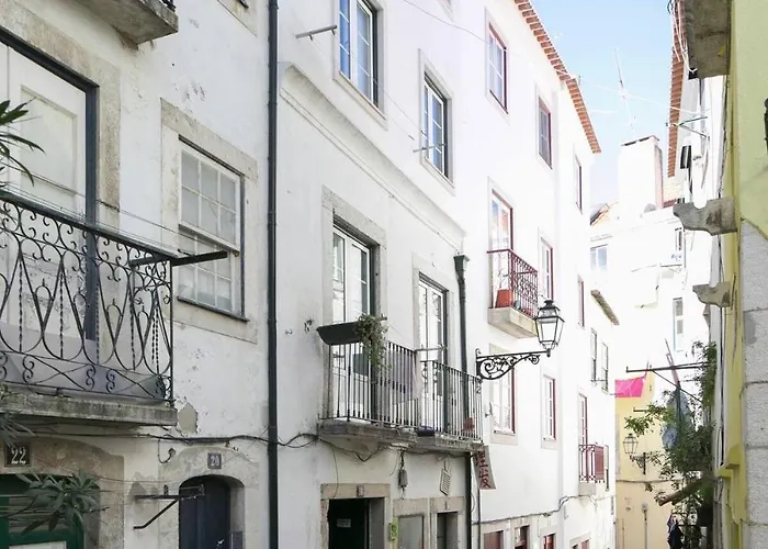 Center - Subway Nearby *