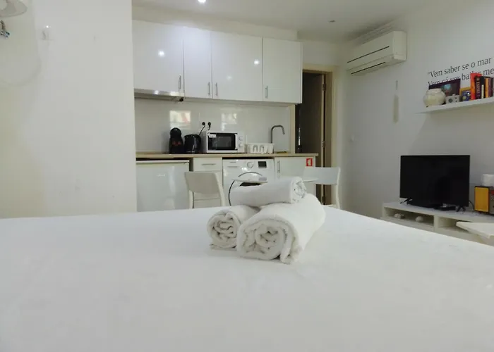 Center - Subway Nearby 公寓